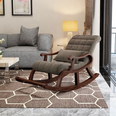 Les fauteuils à bascule en bois éblouissent votre salon avec ce fauteuil roulant et son tissu de velours confortable