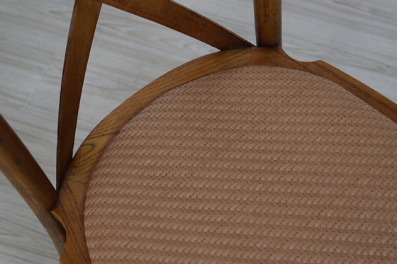 Emballage du courrier Chaises à dos croisé en bois pour le design antique dans les restaurants et les mariages