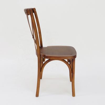 Meubles commerciaux empilés Croix X vintage arrière Chaises à manger en bois pour les mariages Événements et restaurants