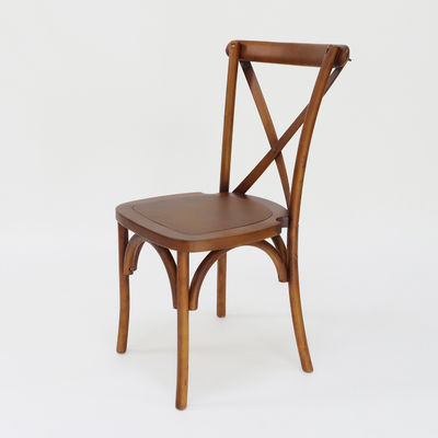 Appartement Modern Cross Back Siège en bois empilable en bois massif Banquet de mariage Chaise en bois pour meubles d'appartement
