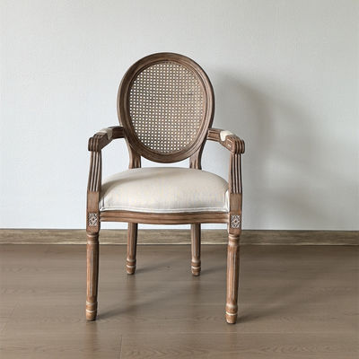 Style de design moderne Nitrolacquer Finition style vintage français Tissu de salle à manger en bois sur mesure Louis Armrest Chaise pour l'événement