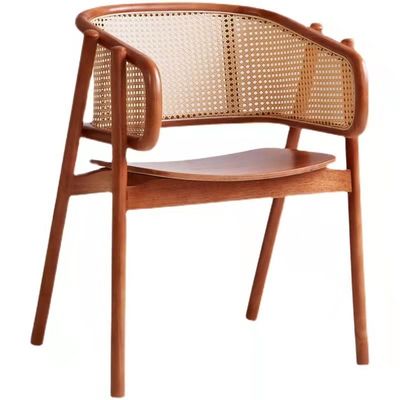 Pas de fauteuil à manger en rotin en bois massif plié et élégant pour le salon et la salle à manger