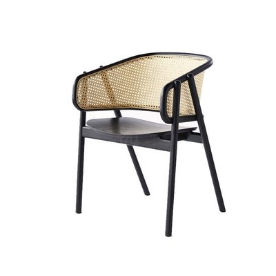 Pas de fauteuil à manger en rotin en bois massif plié et élégant pour le salon et la salle à manger