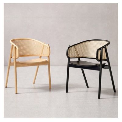 Pas de fauteuil à manger en rotin en bois massif plié et élégant pour le salon et la salle à manger