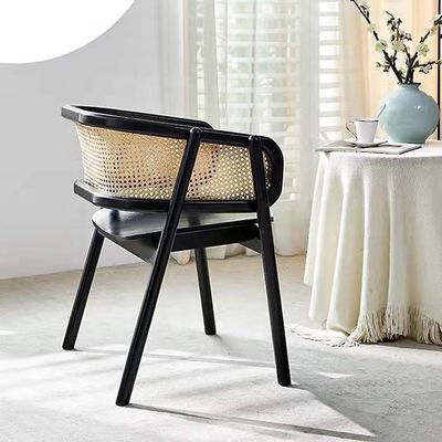Pas de fauteuil à manger en rotin en bois massif plié et élégant pour le salon et la salle à manger