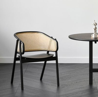 Chaise de salle à manger en bois de design Chaise de bras en rotin de canne avec limite de poids de 100 kg et emballage du courrier
