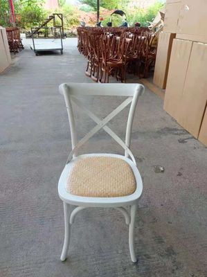 Chaise de salle à manger en rotin à dos croisé en bois empilable de style nordique avec taille personnalisée W42CM*D44CM*H87CM