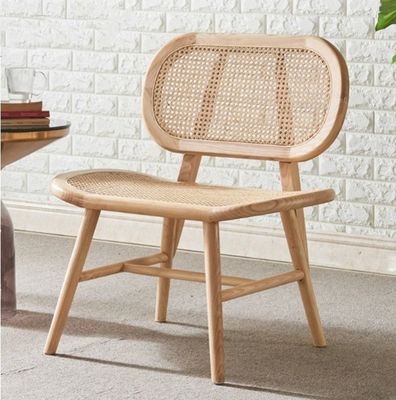 Matériau de couverture en rotin Style de conception moderne Chaise en bois massif pour meubles de salle à manger de luxe compétitifs