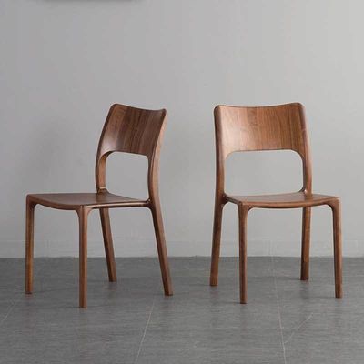 Chaise à manger en bois massif spécifique avec des conceptions compétitives et acceptables par le client