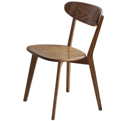 Une chaise de salle à manger en bois scandinave durable, un ajout parfait à vos meubles de salle à manger.