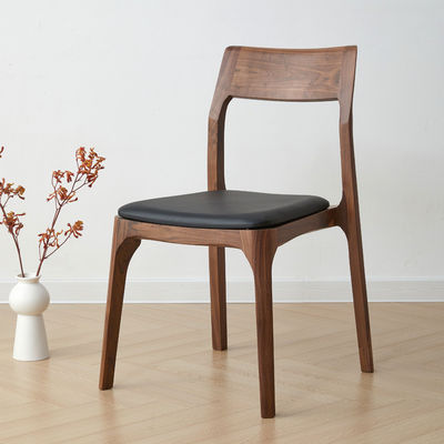 Chaise en bois empilée moderne pour le restaurant Meubles de salle à manger Chaises à manger en bois massif