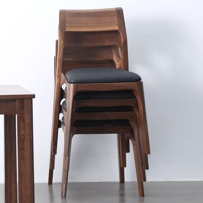 Chaise en bois empilée moderne pour le restaurant Meubles de salle à manger Chaises à manger en bois massif