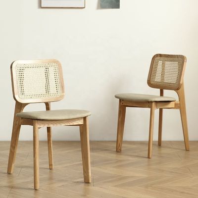 Créez une expérience culinaire luxueuse avec le Nordic Light Luxury Solid Wood Rattan Back Leather Chair