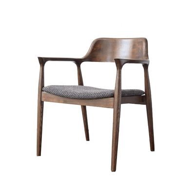 Meubles de salle à manger moderne en cuir noir rembourré en bois Chaise à manger avec remboursement et design
