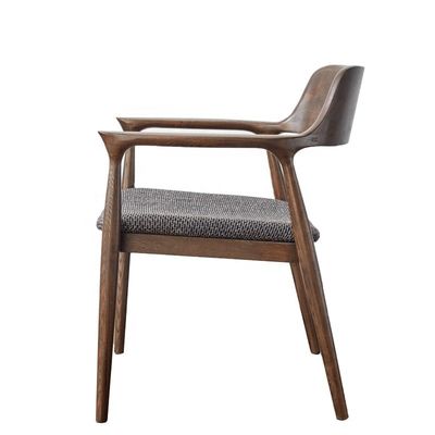 Meubles de salle à manger moderne en cuir noir rembourré en bois Chaise à manger avec remboursement et design