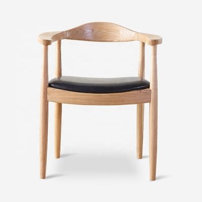 Chaise de salle à manger en bois massif à dos rond bas dans un style moderne pour les repas de luxe
