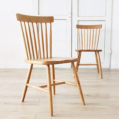 Chaise à manger en bois massif moderne et non pliée pour la décoration de la salle à manger