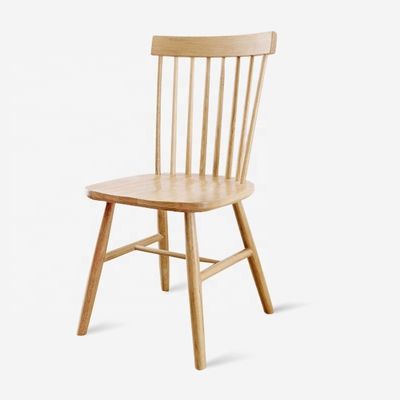 Chaise à manger en bois massif moderne et non pliée pour la décoration de la salle à manger