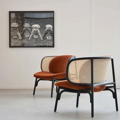 Chaise en rotin unique en bois pour le dernier design Chaise en bois rembourrée W68*D70*H82cm