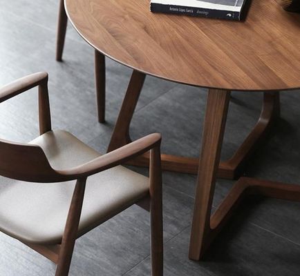 Emballage du courrier Y meubles de salle à manger sur mesure Modèles modernes en bois massif rond Table basse de café pour restaurant