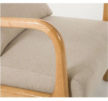 Couchette de salon nordique moderne avec accoudoir rembourré et construction en bois massif