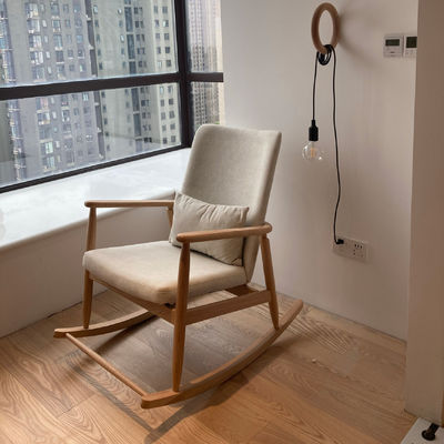 Chaise de bureau en bois massif avec coussin doux et compétitif