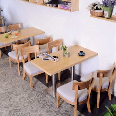 Table à manger et chaises rondes en bois massif pour le thé au lait Boutique de négociation Café restaurant occidental Fast Food Snack Bar