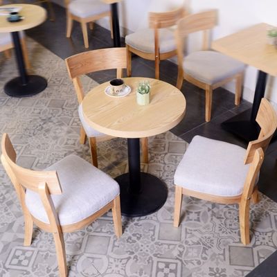 Table à manger et chaises rondes en bois massif pour le thé au lait Boutique de négociation Café restaurant occidental Fast Food Snack Bar