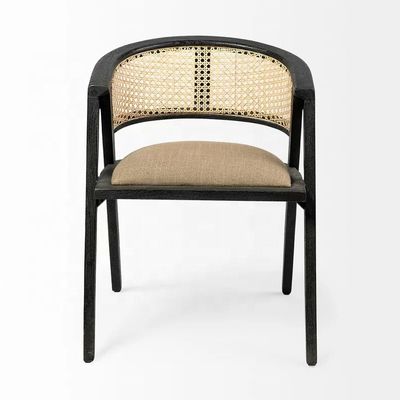 Améliorez l'apparence de votre restaurant avec des chaises en bois personnalisées de votre couleur préférée