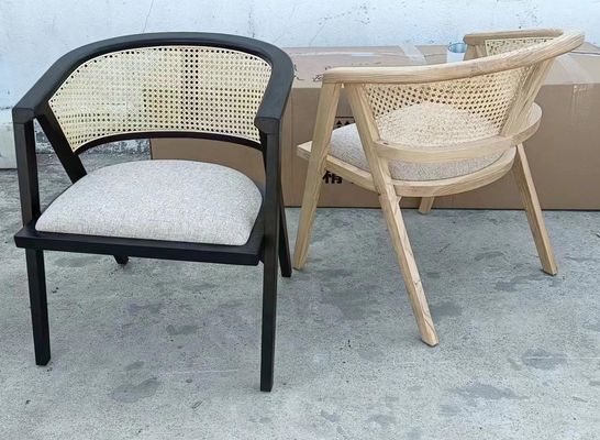 Améliorez l'apparence de votre restaurant avec des chaises en bois personnalisées de votre couleur préférée