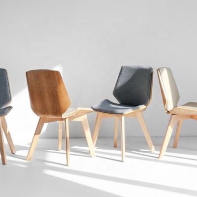 Économie commerciale Chaise à manger en tissu avec des jambes en bois massif et un design en tissu moderne