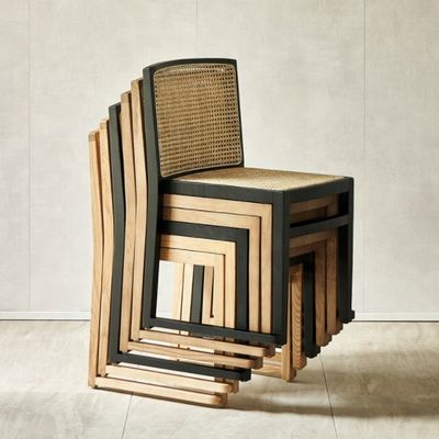 Économiser de l'espace Empillage de chaises de salle à manger en bois de rotin Style nordique moderne pour une salle à manger confortable