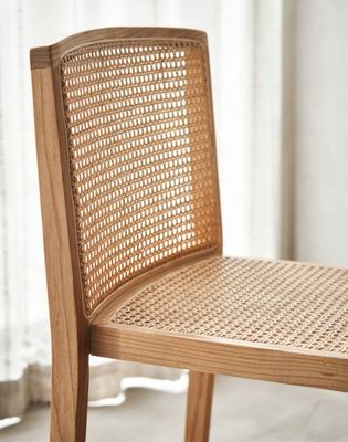 Économiser de l'espace Empillage de chaises de salle à manger en bois de rotin Style nordique moderne pour une salle à manger confortable