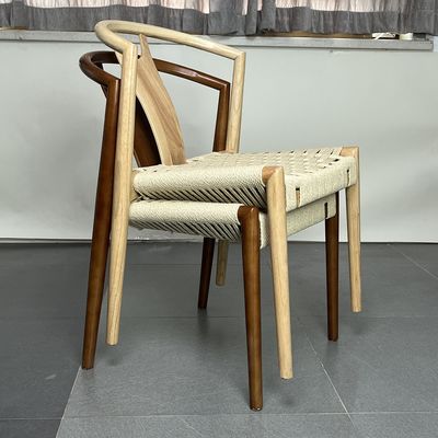 Emballage du courrier Restaurant simple Chaise en bois empilable avec siège à corde et conception légère