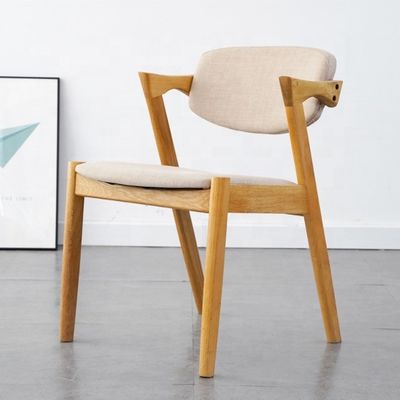 Accepté OEM/ODM Chaise à manger en bois de chêne blanc en forme de Z avec tissu et bois massif