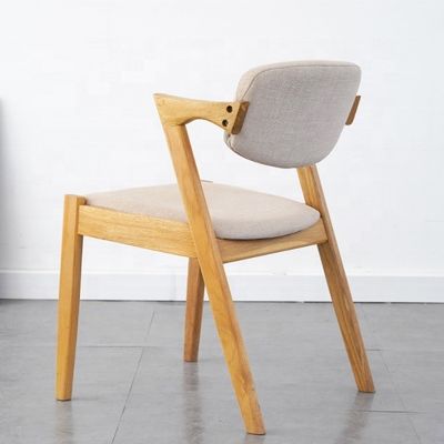 Accepté OEM/ODM Chaise à manger en bois de chêne blanc en forme de Z avec tissu et bois massif