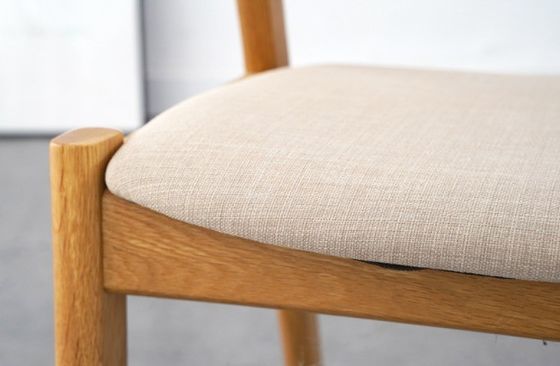 Accepté OEM/ODM Chaise à manger en bois de chêne blanc en forme de Z avec tissu et bois massif