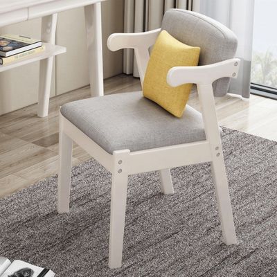 Chaise à manger en bois massif avec coussin rembourré et design ancien