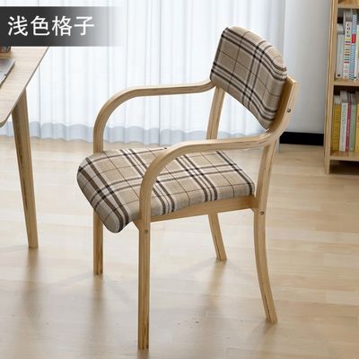 Améliorez votre salle à manger avec ce fauteuil en bois massif, un mélange parfait de style et de fonctionnalité.