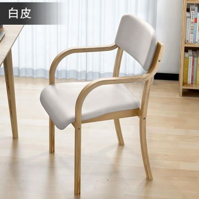 Améliorez votre salle à manger avec ce fauteuil en bois massif, un mélange parfait de style et de fonctionnalité.