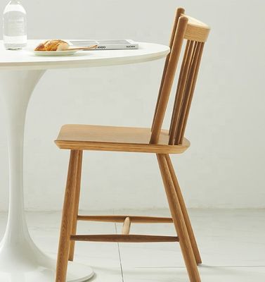 Chaise à manger en bois massif en bois de chêne durable moderne pour les solutions d'ameublement d'hôtel et de restaurant
