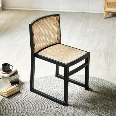 Meubles de salle à manger Chaise de salle à manger en bois massif moderne pour banquet Chaise en rotin empilable