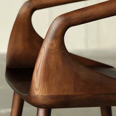 Chaise de cuisine de luxe noire en noyer chaise arrière en bois massif chaise de cuisine moderne nordique de loisirs chaise pour une expérience culinaire élégante