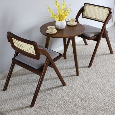 Chaise pliable en bois pour les restaurants Chaises de salle à manger en rotin durable de couleur naturelle/noix