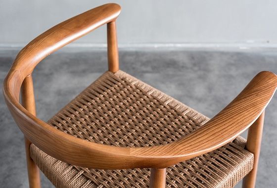 Chaise de salon moderne en bois massif avec accoudoir
