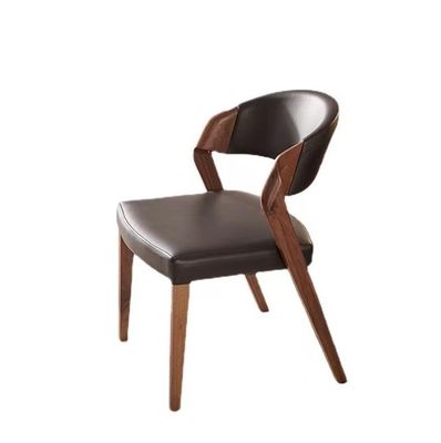 Meubles de salon Chaise à manger en bois massif avec conception personnalisée et coussin en cuir en PU