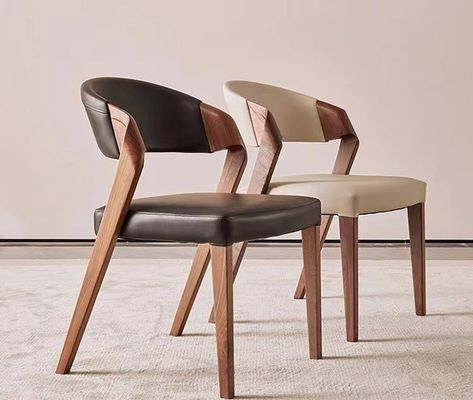 Meubles de salon Chaise à manger en bois massif avec conception personnalisée et coussin en cuir en PU
