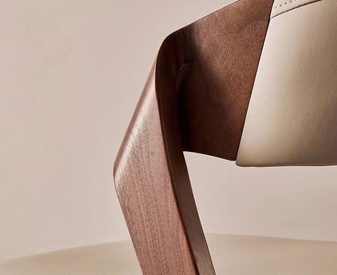 Meubles de salon Chaise à manger en bois massif avec conception personnalisée et coussin en cuir en PU