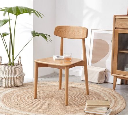 Chaise à manger empilable pour un restaurant moderne en bois massif de couleur naturelle