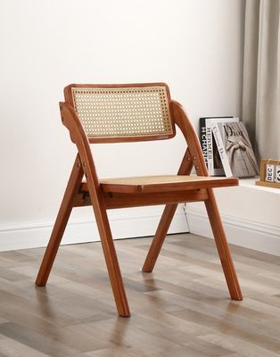 Service OEM Accepté Chaise à manger en bois massif en rotin naturel Meubles avec design pliable